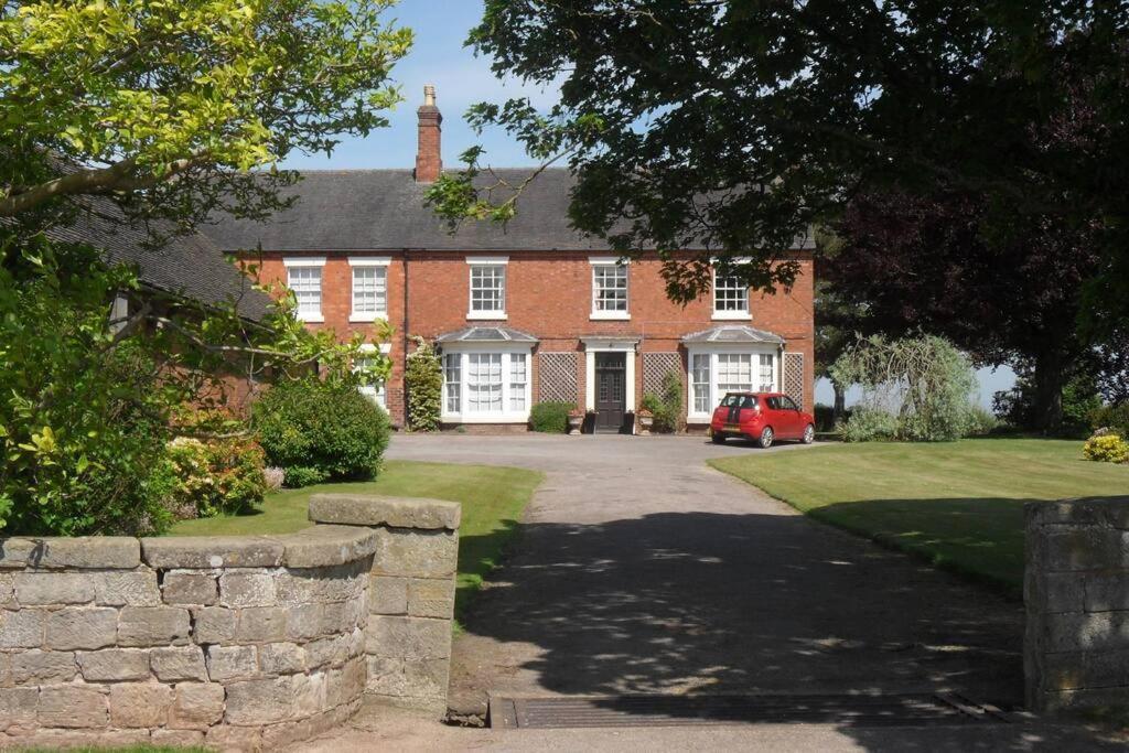 Вилла Courtside Barn, Lynn, Newport Ньюпорт Экстерьер фото